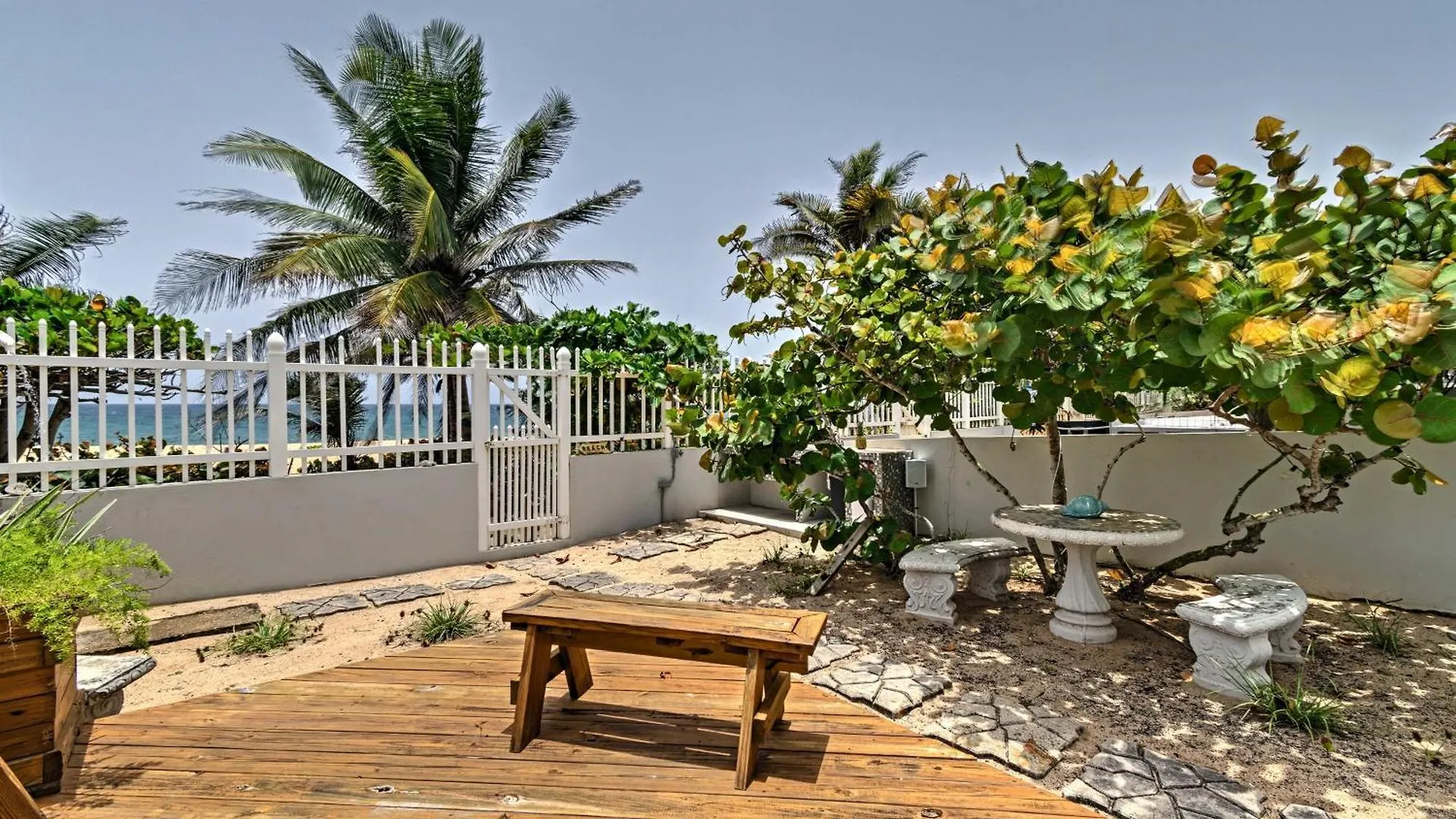 Apartament Tropical Caribbean Bungalow With Ocean Views And Pool Manati