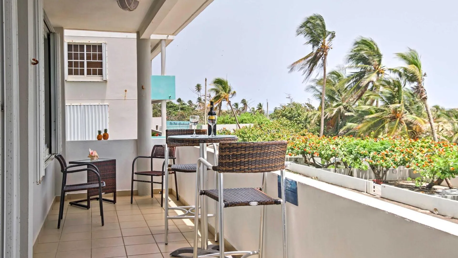Tropical Caribbean Bungalow With Ocean Views And Pool 마나티 아파트